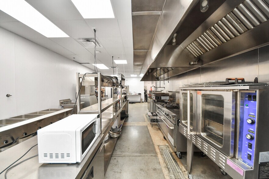 More Photos Of 30625 Kingsland Blvd, Brookshire Storefront For Sale