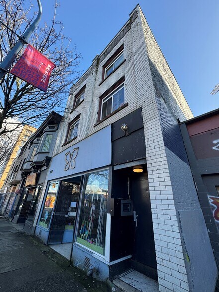 Primary Photo Of 556 Powell St, Vancouver General Retail For Sale