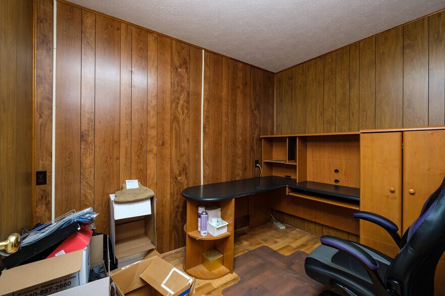 More Photos Of 36 Lucas Rd, Fishersville Warehouse For Lease