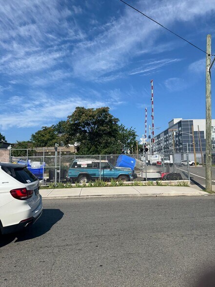More Photos Of 562 E 18th St, Paterson Auto Repair For Lease