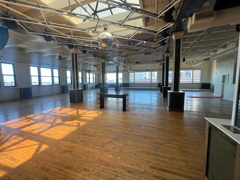 More Photos Of 1000 Broadway Blvd, Kansas City Loft Creative Space For Lease