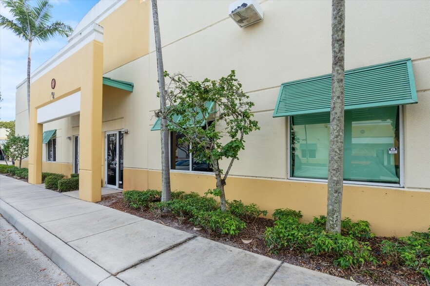 More Photos Of 1747-1781 Banks Rd, Margate Flex For Sale