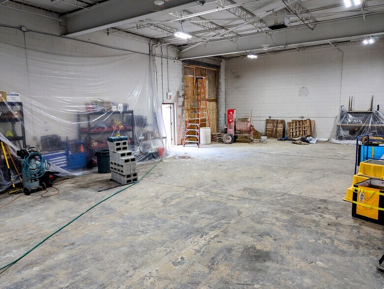 More Photos Of 115 E University Dr, Arlington Heights Warehouse For Sale
