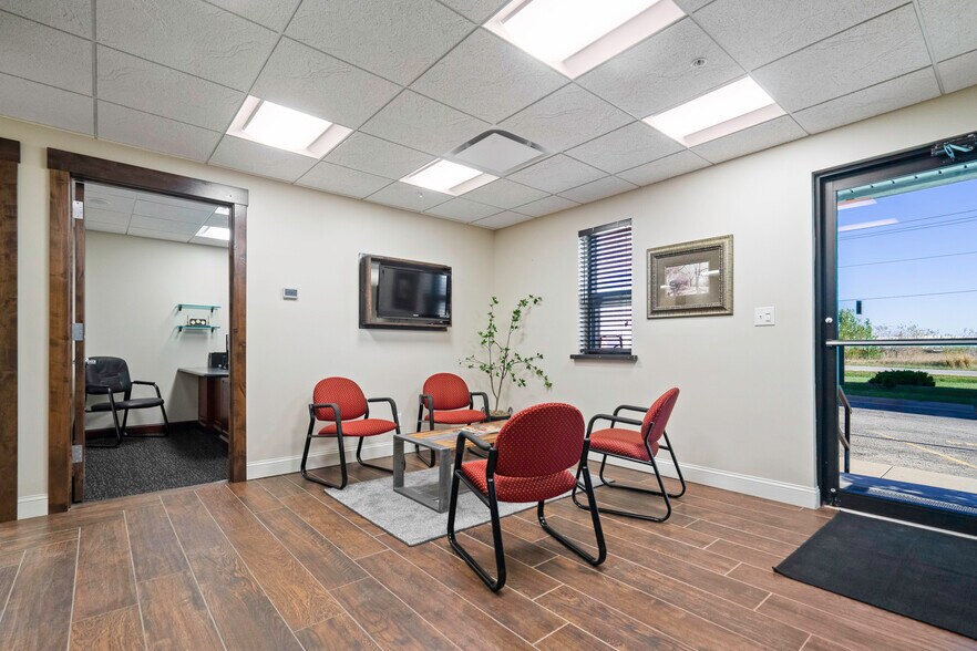 More Photos Of 1674 N Industrial Ave, Ottawa Manufacturing For Sale