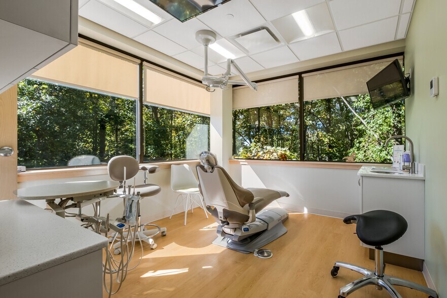 More Photos Of 35 Corporate Dr, Trumbull Medical For Lease