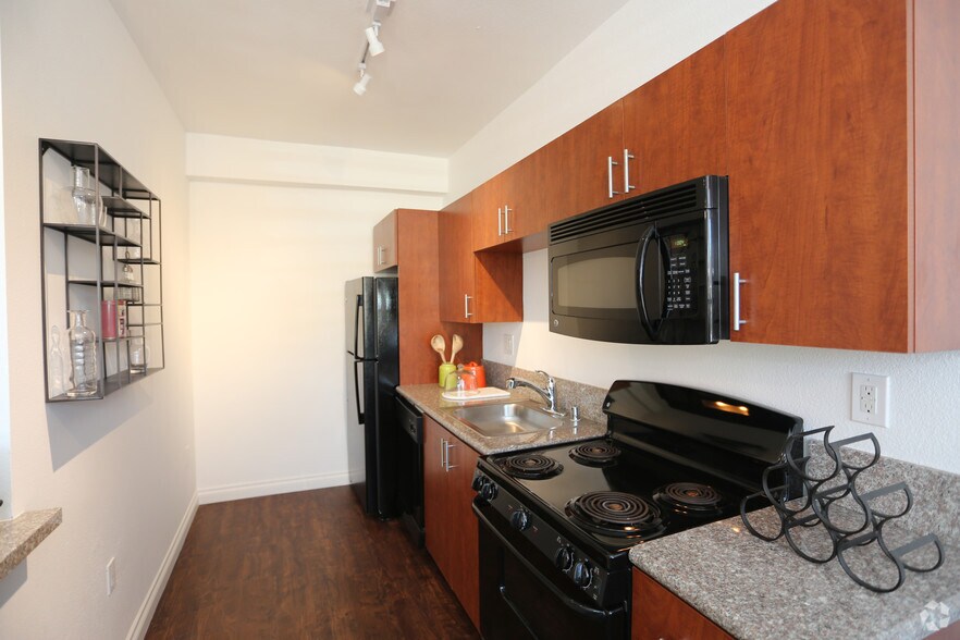 More Photos Of 5529-5533 Hollywood Blvd, Los Angeles Apartments For Lease