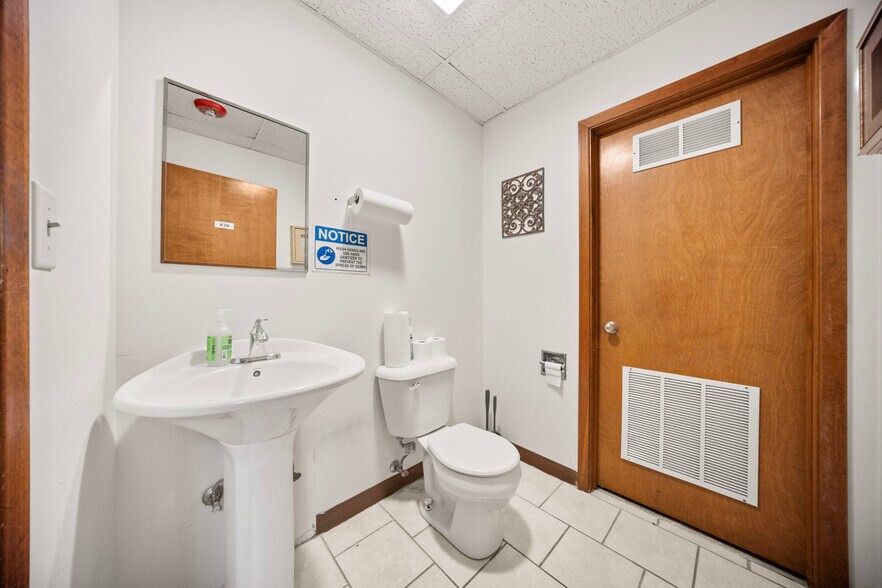 More Photos Of 5413 Walnut Ave, Downers Grove Office For Lease