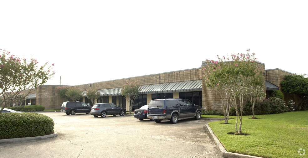 More Photos Of 15660 W Hardy Rd, Houston Unknown For Lease