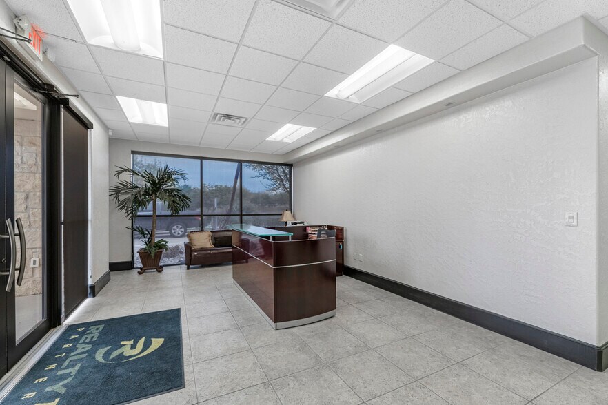 More Photos Of 15010 Lakefair Dr, Richmond Medical For Sale