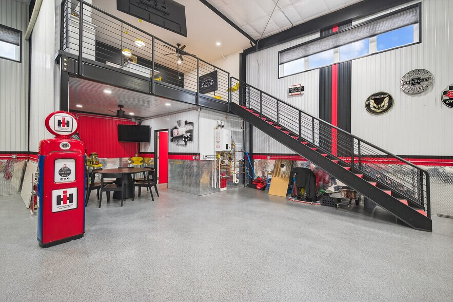 More Photos Of 663 Valerie Ave, Hudson Specialty For Sale