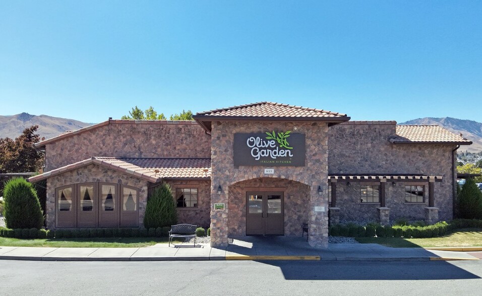 Primary Photo Of 615 Valley Mall Pky, East Wenatchee Restaurant For Sale