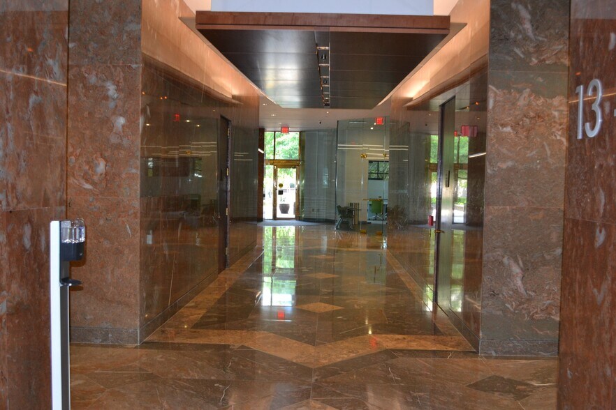 More Photos Of 21 Manhattan Sq, Hampton Office For Sale