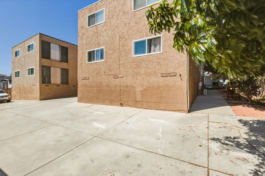 More Photos Of 2404 S Carolina St, San Pedro Apartments For Sale