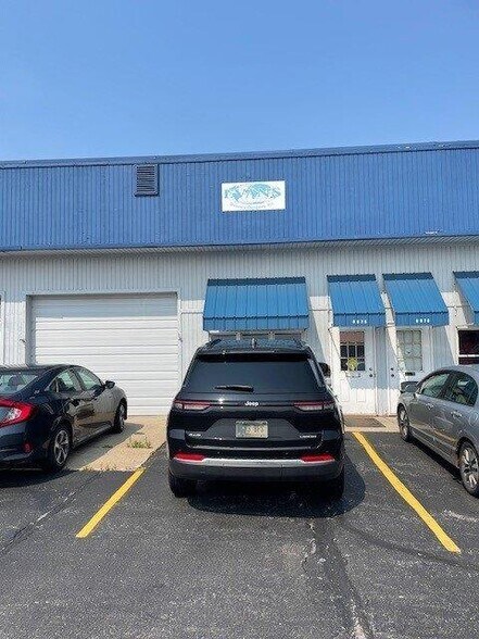 More Photos Of 8858-8898 Louisiana St, Merrillville Light Distribution For Lease