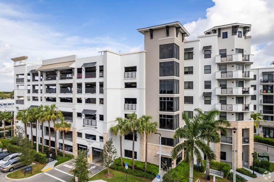 More Photos Of 600 N Pine Island Rd, Plantation Office For Lease