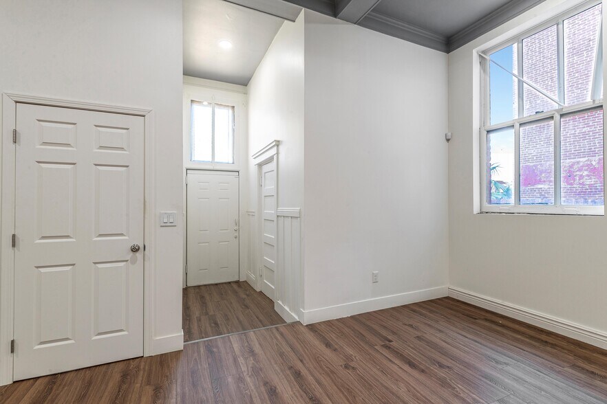 More Photos Of 23 E 6th St, Tracy Office For Lease