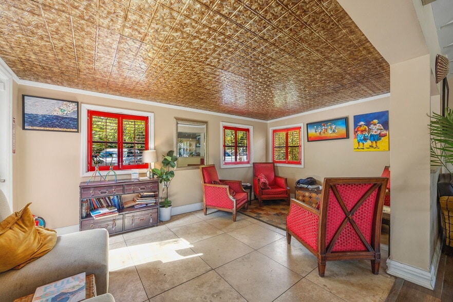 More Photos Of 780 Seagate Ave, Naples Freestanding For Lease