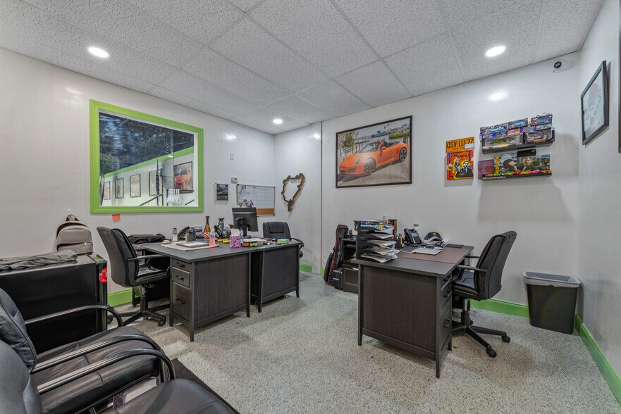 More Photos Of 2360 Shadowlawn Dr, Naples Freestanding For Sale