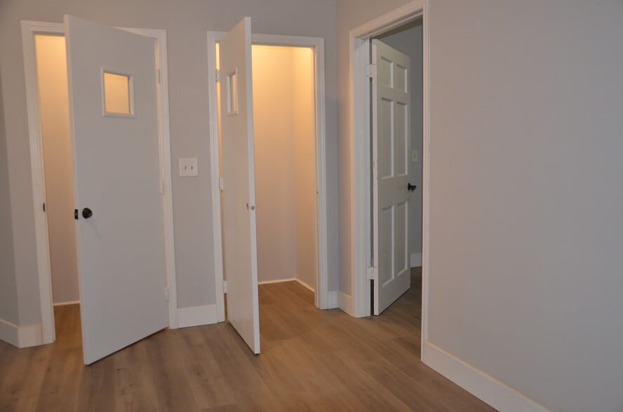 More Photos Of 510 N Collins St, Joliet Storefront For Lease