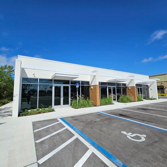 More Photos Of 10061 University Plaza Dr, Fort Myers Storefront Retail Office For Lease