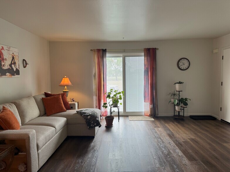 More Photos Of 374 Lynn Dr, Manteno Apartments For Sale