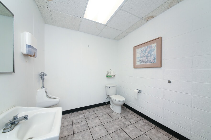 More Photos Of 802-812 N Easton Rd, Doylestown Storefront For Sale