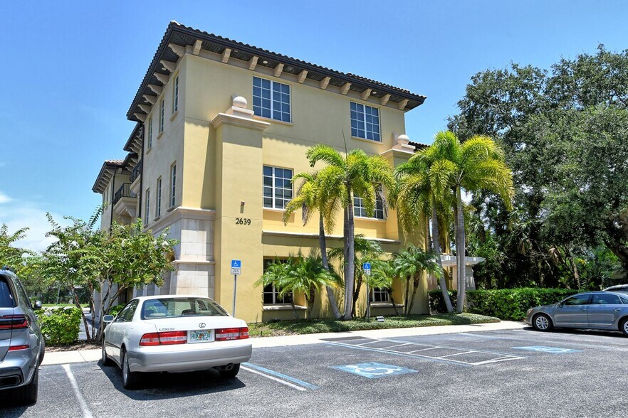 More Photos Of 2639 Fruitville Rd, Sarasota Medical For Sale