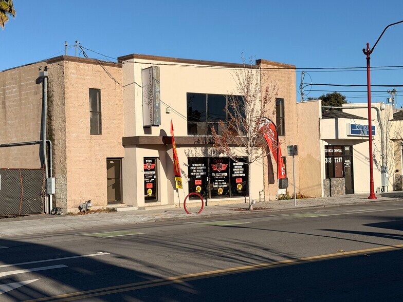 More Photos Of 3113 Middlefield Rd, Redwood City Flex For Lease