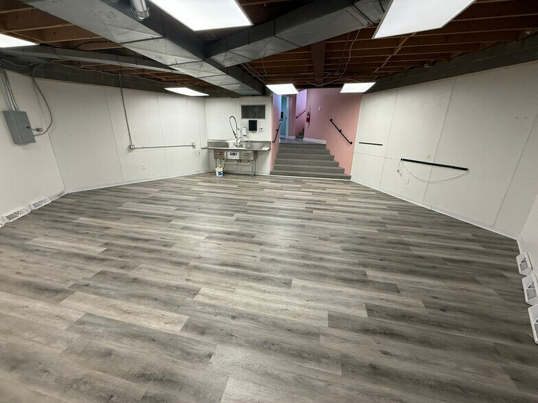 More Photos Of 10804 Wilkshire Blvd, Bolivar Office For Sale
