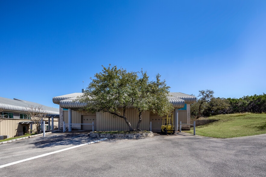 More Photos Of 15315 W Highway 71, Austin Showroom For Sale