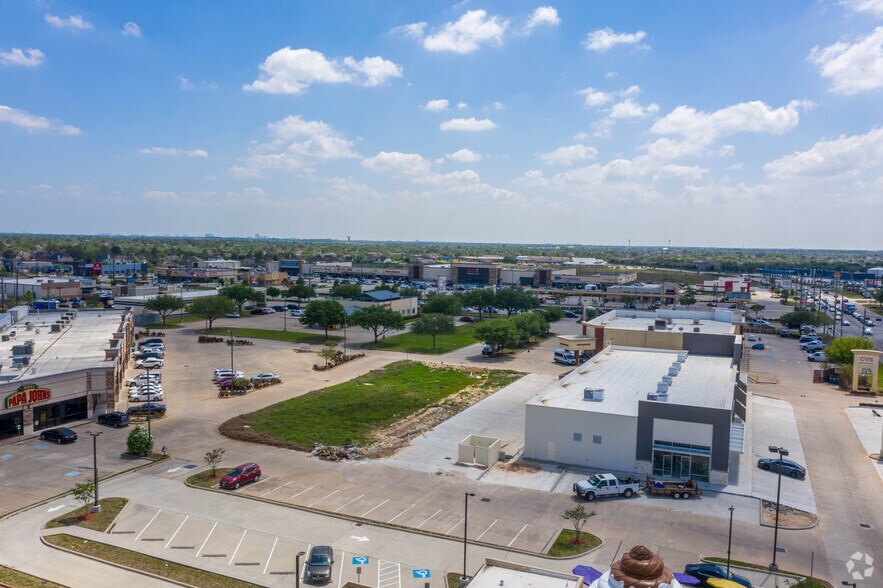 More Photos Of 7016 Fry Rd, Cypress Freestanding For Lease