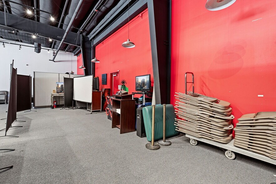 More Photos Of 11055 N IH-35, Austin Storefront For Lease