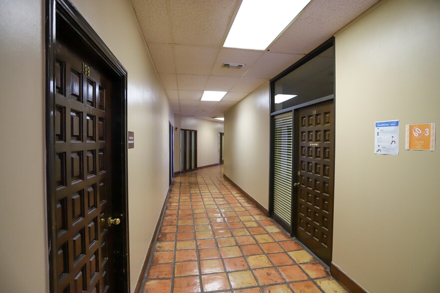 More Photos Of 2007 Texoma Pky, Sherman Unknown For Lease