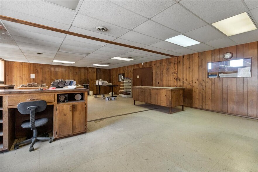 More Photos Of 302 E Washington Ave, Ava General Retail For Sale