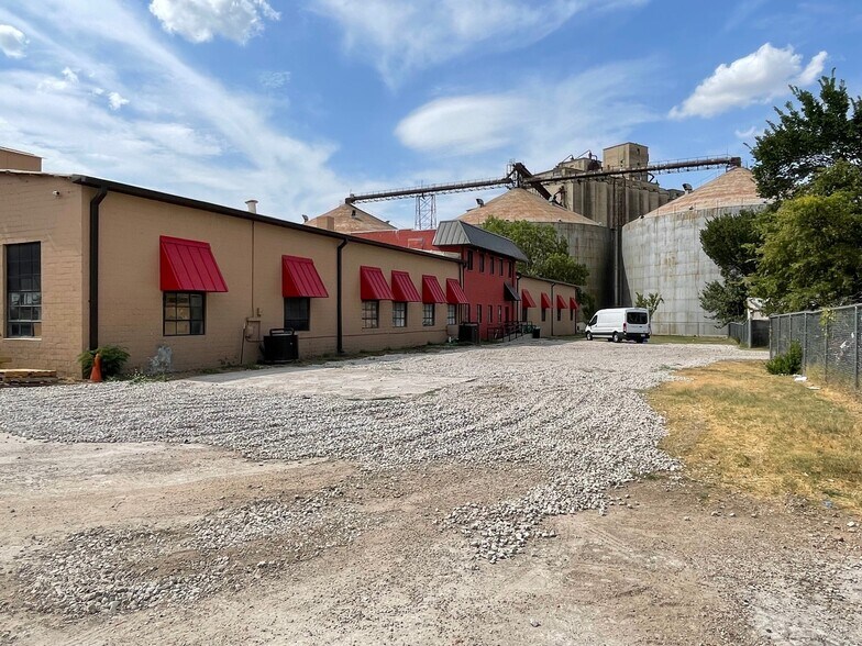 More Photos Of 2140 S Main St, Fort Worth Warehouse For Sale