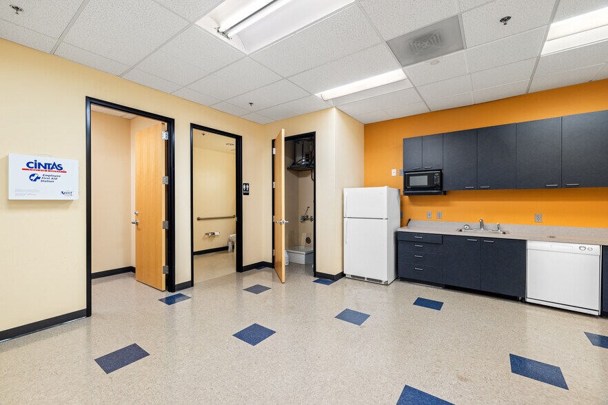 More Photos Of 190 E Charles St, Mount Angel Storefront Retail Office For Sale