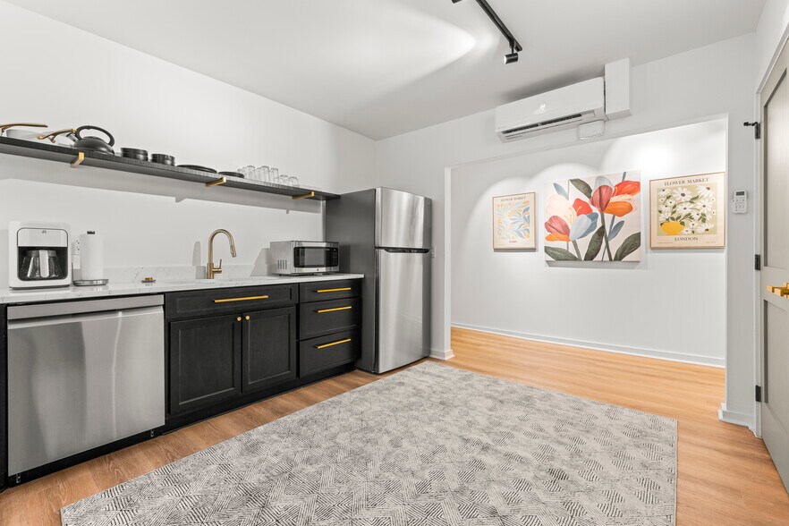 More Photos Of 9-13 Broadway St, Asheville Storefront Retail Office For Sale