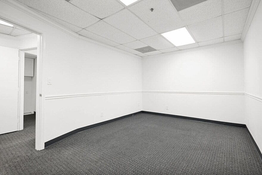 More Photos Of 2691 E Oakland Park Blvd, Fort Lauderdale Office Residential For Lease
