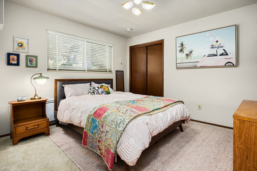 More Photos Of 5506 7th Ave NW, Seattle Apartments For Sale