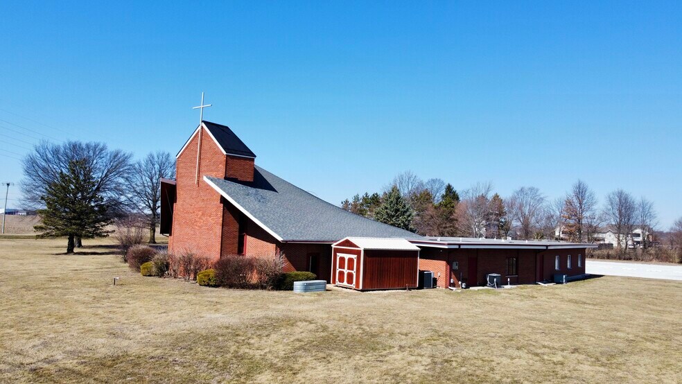 More Photos Of 2015 E Main St, Gas City Flex For Sale