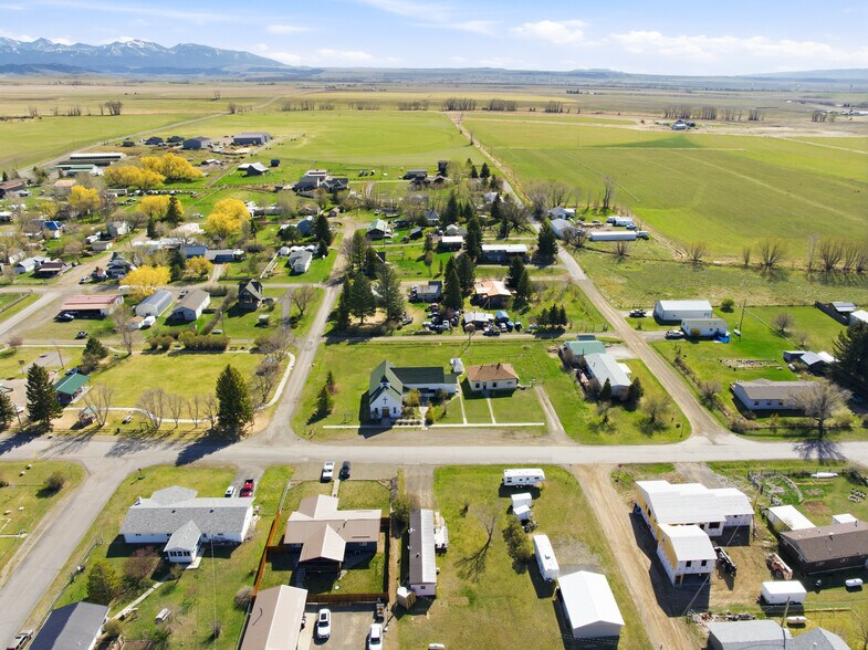More Photos Of 210 Miles Ave, Clyde Park Specialty For Sale