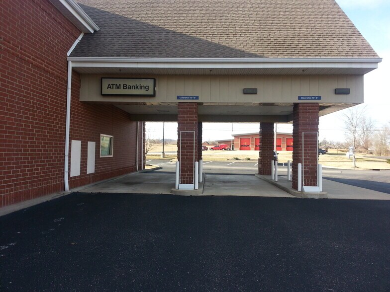 More Photos Of 5170 Charlestown Rd, New Albany Storefront Retail Office For Lease