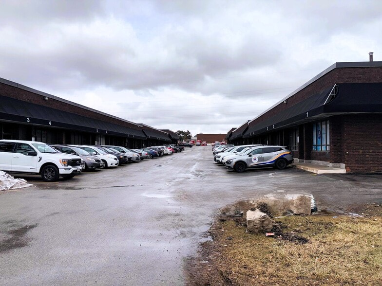 More Photos Of 90 Esna Park Dr, Markham Service For Lease