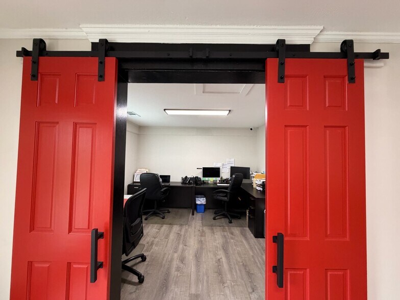 More Photos Of 1052 Powder Springs Rd SW, Marietta Office Residential For Lease