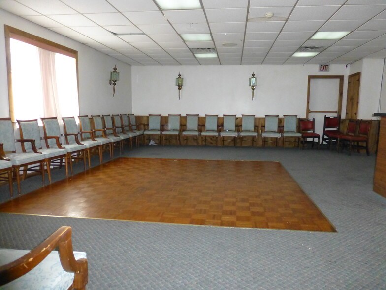 More Photos Of 2017 Bernville Rd, Reading Hotel For Sale