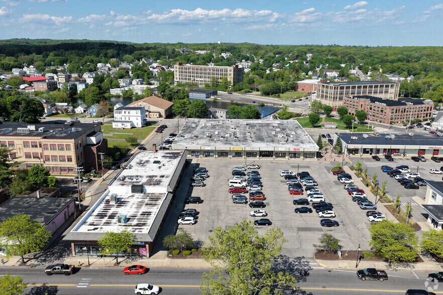 More Photos Of 886 Main St, Sanford Freestanding For Lease