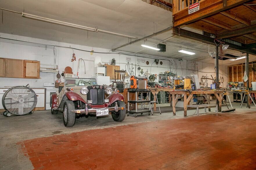 More Photos Of 119 Oldham St, Houston Warehouse For Sale
