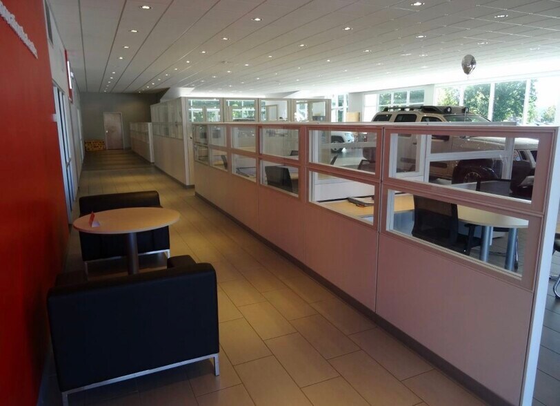 More Photos Of 813 S Parkway St, Corinth Auto Dealership For Sale