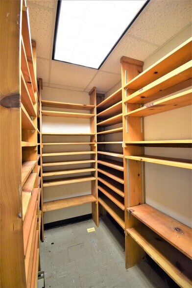 More Photos Of 716 Main St, Mount Vernon Office For Sale