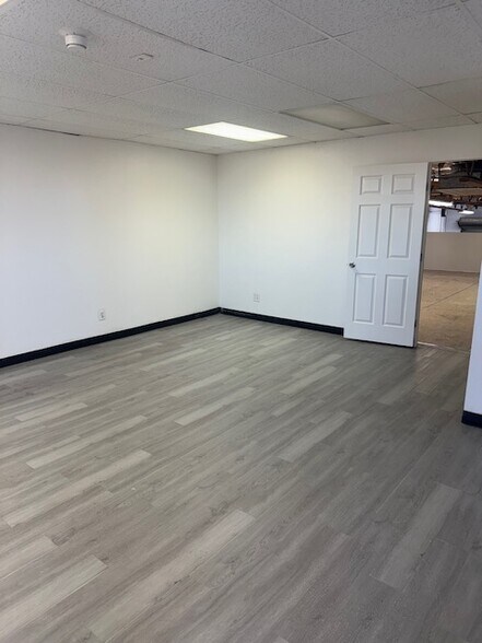 More Photos Of 1590 Foothill Dr, Boulder City Light Distribution For Sale